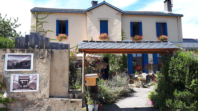 Le Sapin Rouge, Restaurant à Artigues