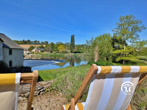 La Roche des Eaux Vives, 2 personnes à Fromentières