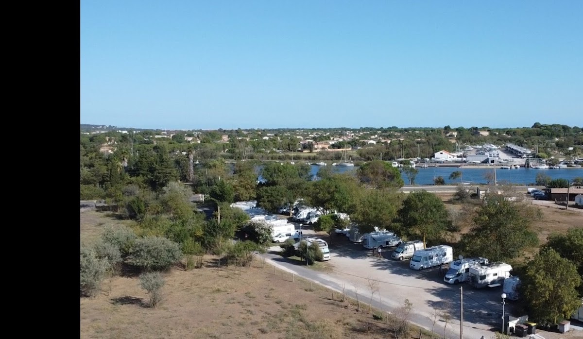 Aire Camping Car Les Peupliers à Agde
