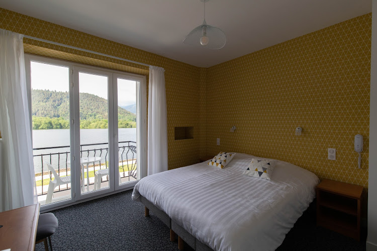 hôtel Bellevue à Chambon-sur-Lac