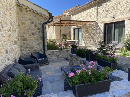 Sous les Roches - Gîte l'Ecurie à Saint Vincent Sur Jabron