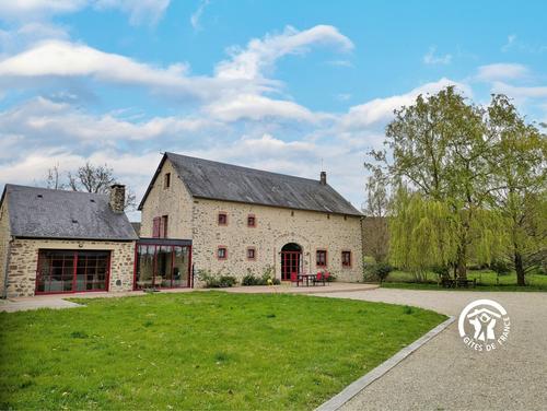 Gîte Domaine La Grangèle, 12-14 personnes à Saint-Georges-sur-Erve