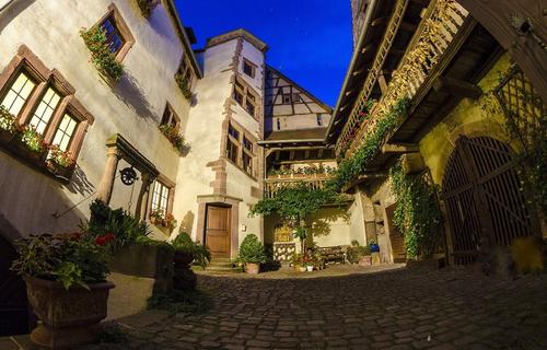 Chambres d'hôtes Adrihof, Cour de L'Abbaye d'Autrey à Riquewihr