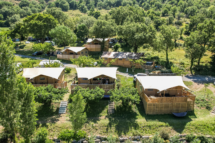 Camping les Charmilles à Darbres