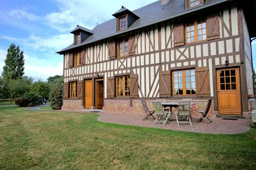 La cour Perelle à Favril (Le)