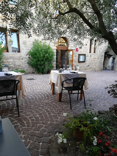 Hôtel - Restaurant Les Galapians à Vinezac