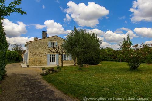 Les Pivoines à Saint Genis De Saintonge