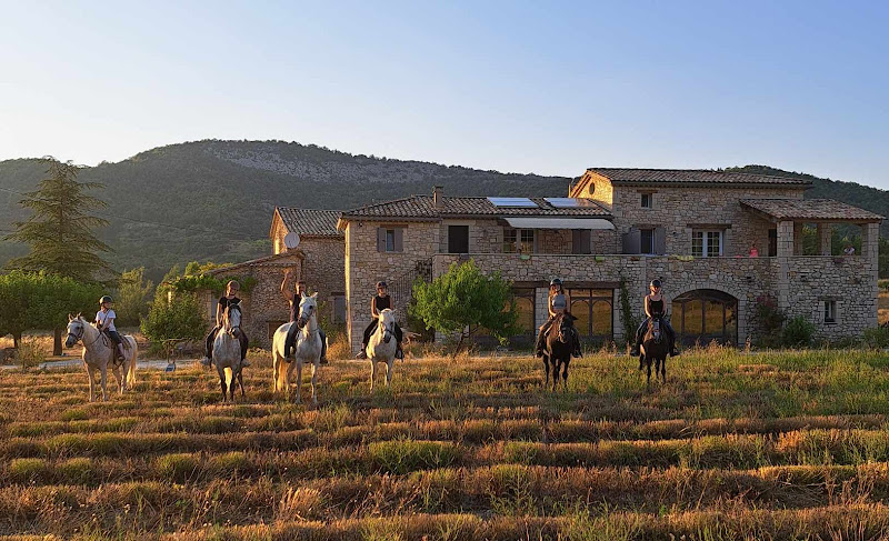 Les Gîtes du Mas de Champaugier à Reilhanette