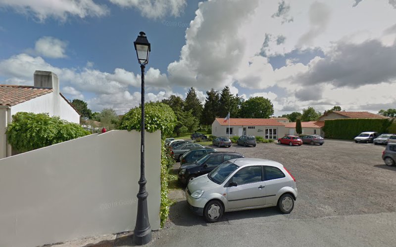 Camping Les Pins à La Chapelle-Hermier