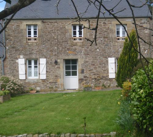 Gîte de roudourou à LOGONNA-DAOULAS