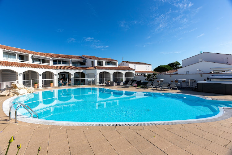 Hôtel Le Grand Large à Rivedoux-Plage