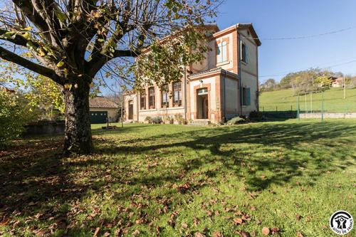 Ancienne Ecole à Montbrun-Bocage