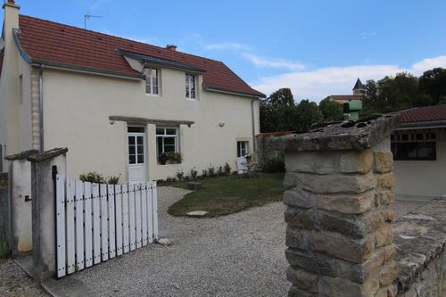 L' écrin de verdure à Dienay