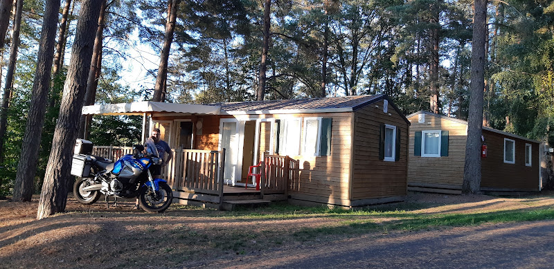 Camping Cantal La presqu île du Puech des Ouilhes à Lacapelle-Viescamp