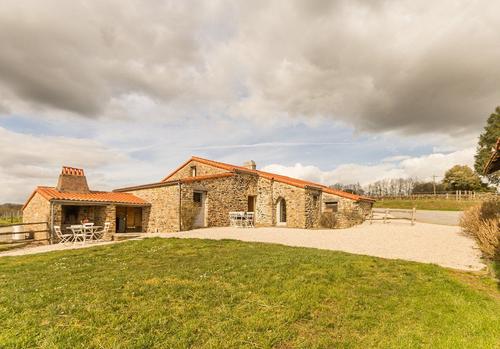 Ancienne Maison de Vignerons à LE CELLIER