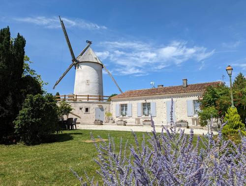 Moulin de la Pyramide à Vaux Rouillac