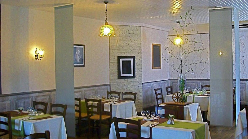 Restaurant Hôtel Café La Charrette à Neuvy-Saint-Sépulchre