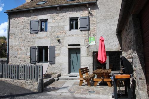 La Maison de Castanet entre Aubrac et Margeride à Le Buisson