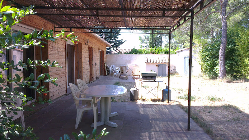 La Petite Maison Sous Les Pins. ( tel à Aix-en-Provence