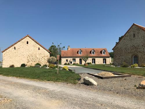 Grange restaurée aux portes du Mans à Montfort-le-Gesnois