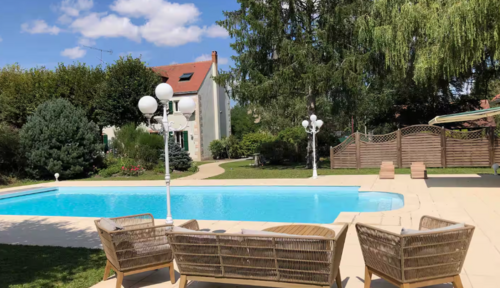 Grande maison de charme dans une ancienne école à Chilleurs-aux-Bois