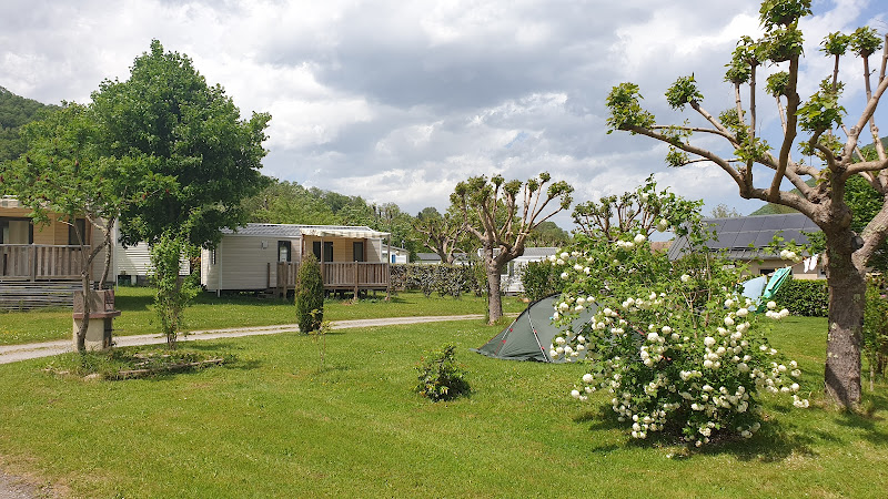 Camping La Bourie *** à Hèches