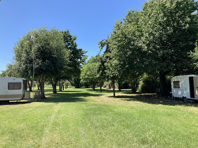 Aire Naturelle de Camping à Brie-sous-Mortagne