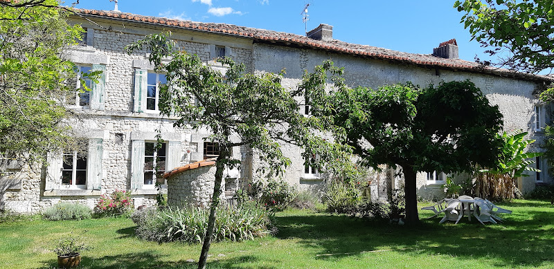 Logis de Parsais- chambres d hôtes- Chambre d hôtes à Berneuil