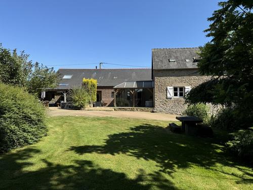 La grande Maison d'Amélie à La Chapelle Saint Aubert