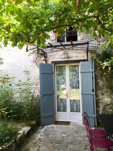 La Casa des Trois Pignons. à Noisy-Sur-Ecole