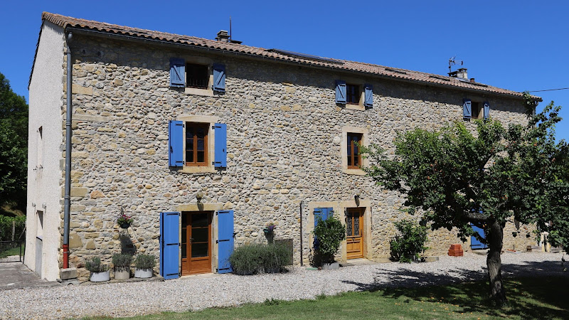 Gite complex à Limbrassac