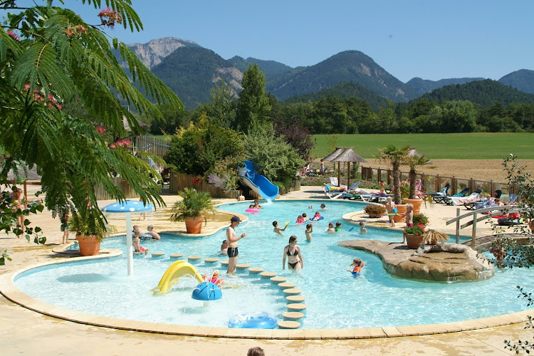 Camping l Hirondelle à Menglon