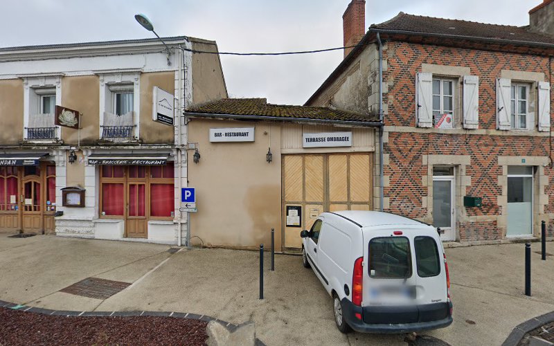 Terrasse Ombragée à Randan