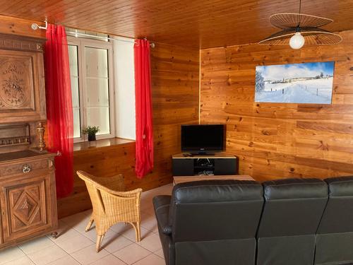 Maison du suc, bois à St-Julien-Molhesabate
