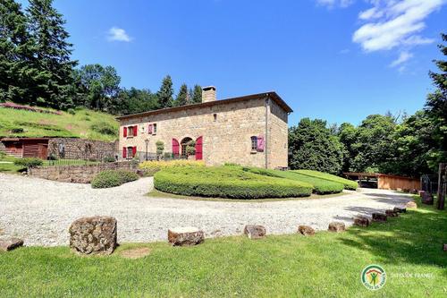 Château Rousset à SAINT-APOLLINAIRE-DE-RIAS