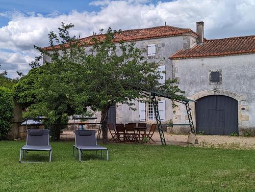 La maison des 2 cèdres à Agris