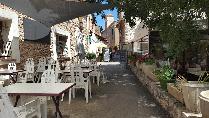 hôtel Restaurant Les Pins à Sillans-la-Cascade