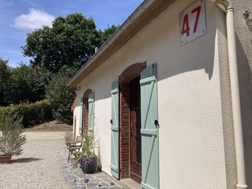 L'Arrêt 47 à Neuville En Beaumont