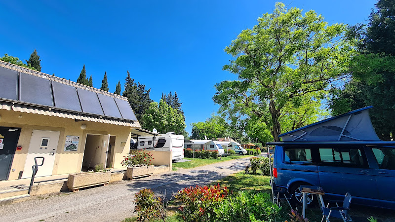 Camping Porte des Alpilles à Saint-Étienne-du-Grès