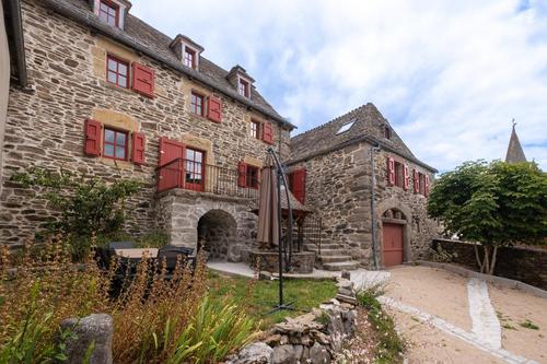 Ensemble Maison et Grange à LES SALCES