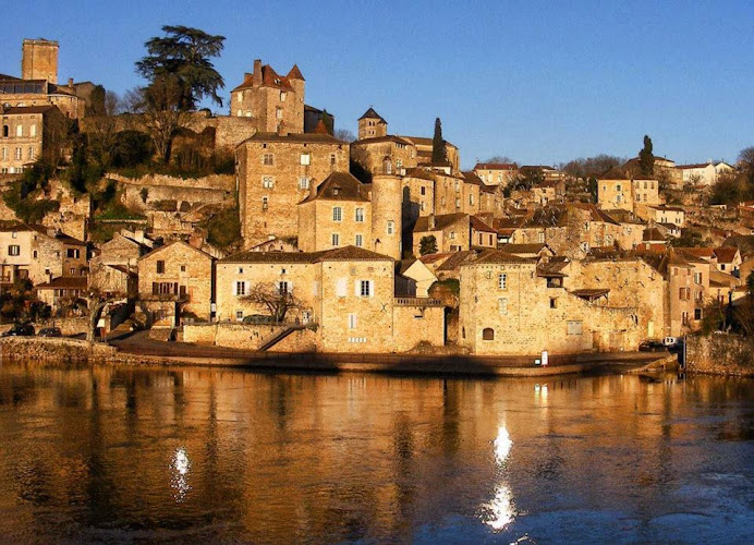 Petite Maison Bleue à Puy-l'Évêque
