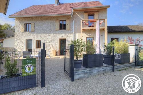 Au pied du Colombier chez Odette et Paul à CEYZERIEU