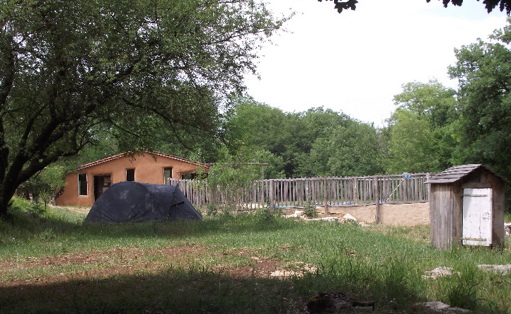 Camping et gîte de la Ferme en Paille à Gramat
