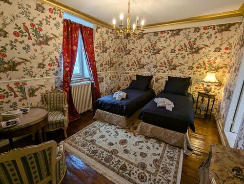 Chambre aux Lyres, Villa des Lièrres à Boiscommun