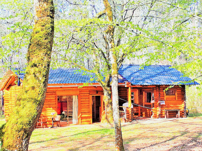 Tipis et chalet du Grand Peuch Lascaux en Perigord à Les Farges