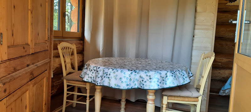 Roulotte gitane et chalet du trappeur à Ajain