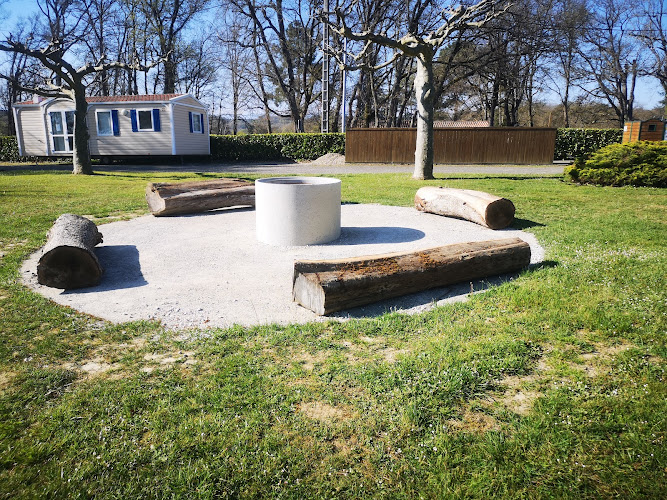 Camping Holiday village and lake à Boulogne-sur-Gesse