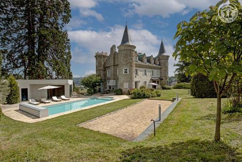 Le Château Philip à SAINT-GENEST-LERPT
