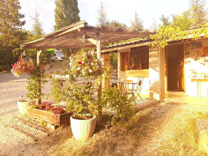 Camping Le Pré des Arbres à Montbrun-les-Bains