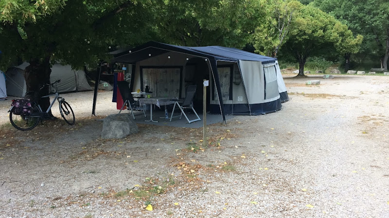 Camping Les Ôliviers à Sahune